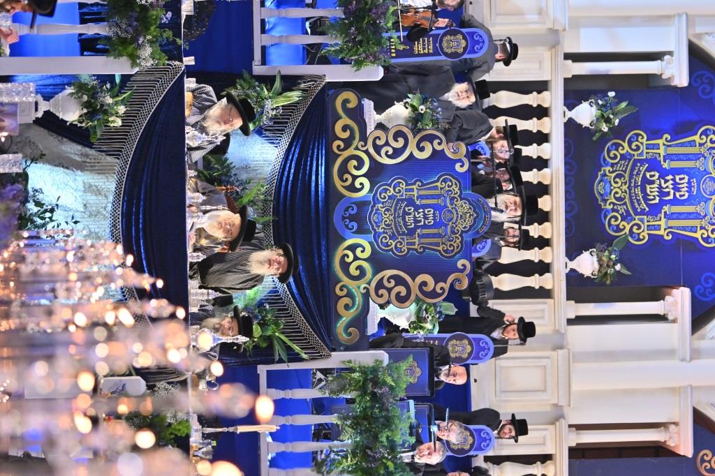 בראשות האדמו"ר: חסידי תולדות אהרן בסיום חצי הש"ס