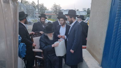 לקול שירה, שאב הראב"ד מים מהבאר לצורך אפיית מצות