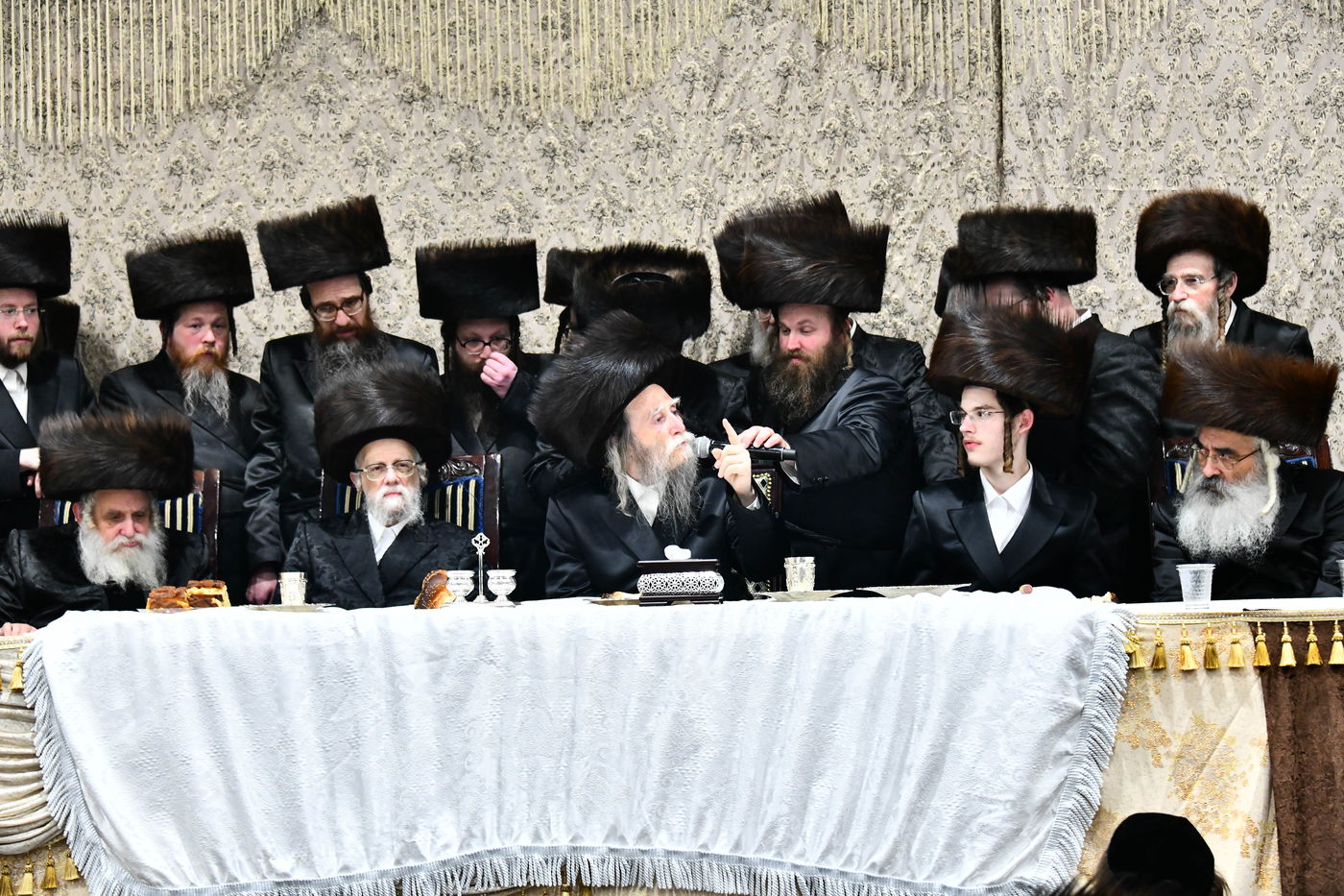 למרות חולשתו: האדמו"ר השתתף בחתונה ורקד במצווה טאנץ