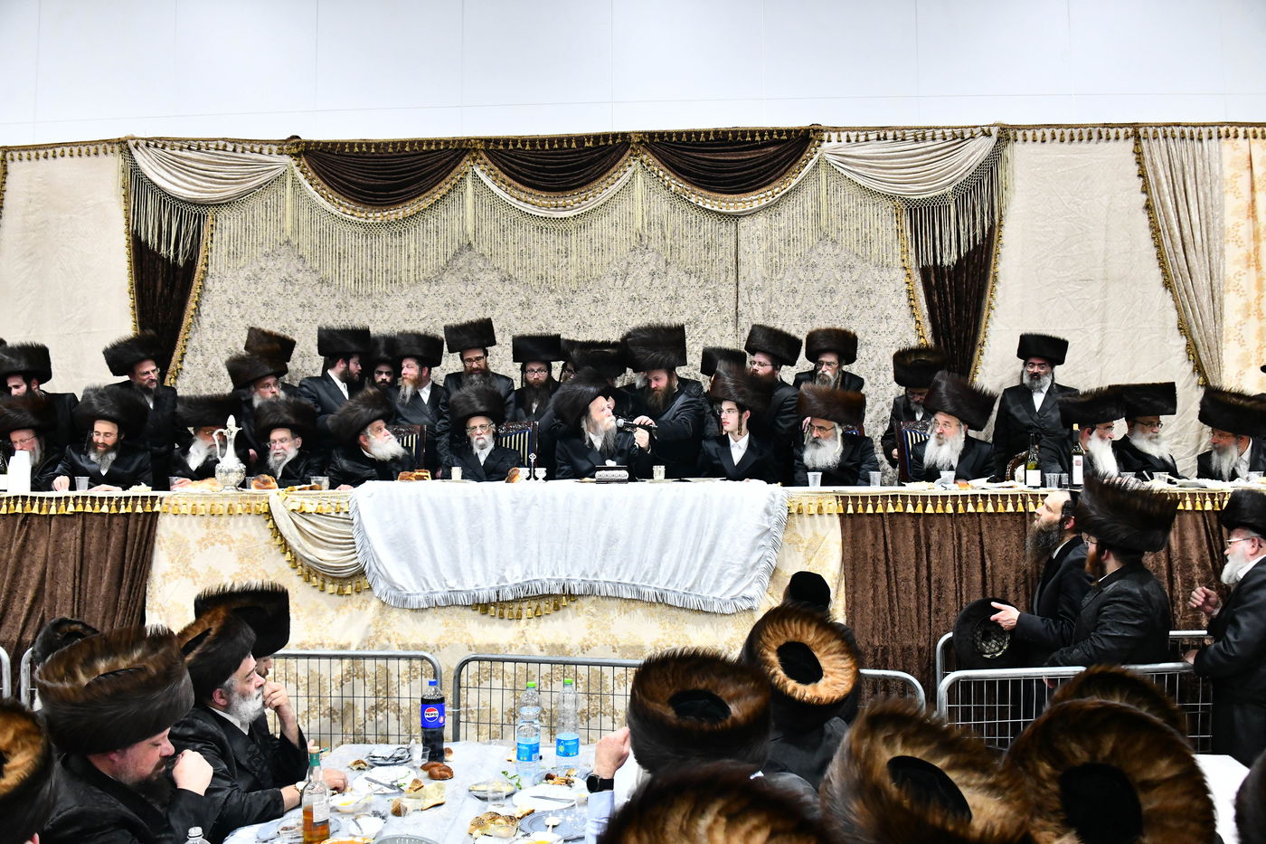 למרות חולשתו: האדמו"ר השתתף בחתונה ורקד במצווה טאנץ