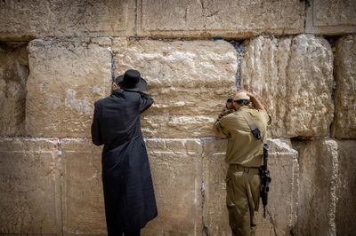 מה אנחנו? יהודים, אחים, לוחמים! // אלי דן