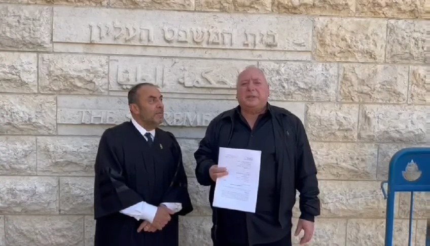 "אף אחד לא מגייס ערבים" | צפו בדבריו של דודי אמסלם מחוץ לבית משפט העליון בירושלים