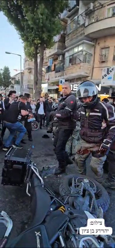 התיעוד של יהוידע בן ציון מההפגנה בכיכר השבת בירושלים, היום