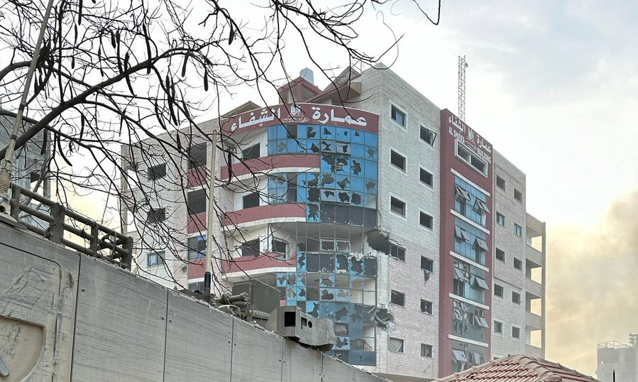 אמל"ח במחלקת היולדות; חילופי אש מול מחבלים בכירים בגרם המדריגות