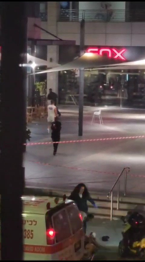 תיעוד מזירת הפיגוע בגן יבנה