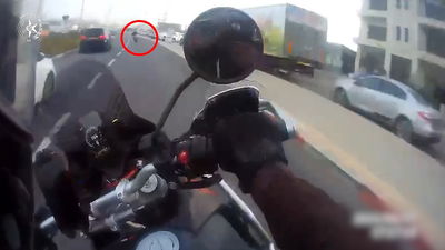 מרדף סוער בכביש אחרי נהג האופנוע; כך זה הסתיים | צפו