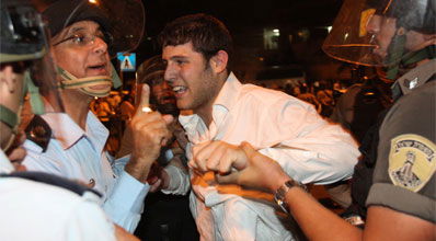 עצור מהפגנות השבוע הקודם.