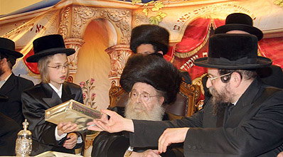 האדמו"ר מבויאן בשמחה.