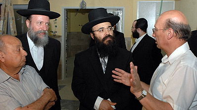 הרב איפרגן בבית החולים.