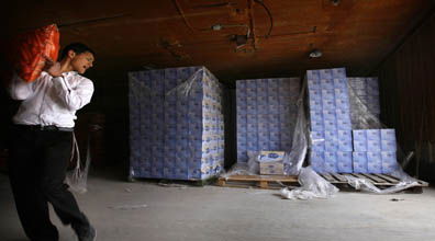 המחסן המתרוקן של עמותת חסד (פלאש 90)