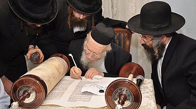 הגרמ"י לפקוביץ´ בכתיבה.