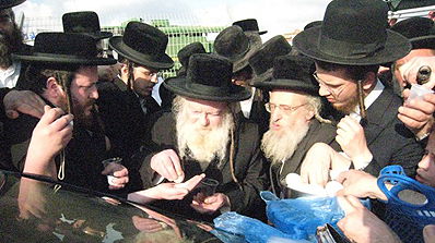 האדמו"ר מלעלוב בקציר חטים.