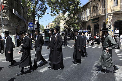 מתגרים בכיכר השבת