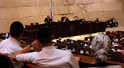 בני משפחת רביץ במהלך הדיון.