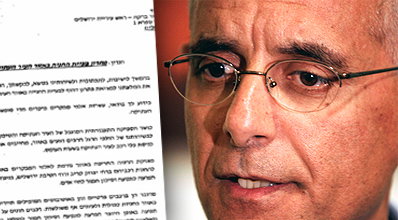פרנקו על רקע המסמך.