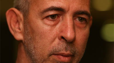 מתנדב בשכר. אייל ארד.