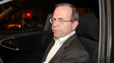 ישוחרר מתפקידו. דקל (