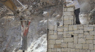 בונים מחדש.