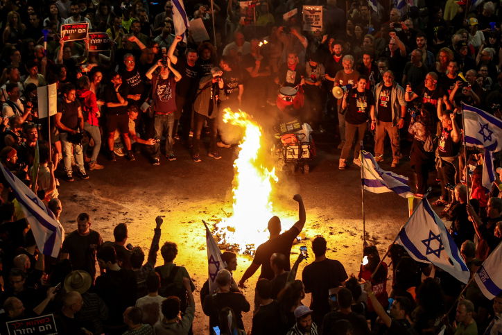 הפגנה לשחרור חטופים סמוך לקריה בתל אביב