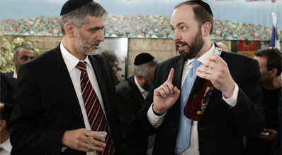 שר הפנים ישי, ושר השיכון אטיאס.