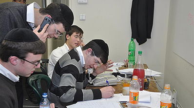 חרדים עובדים.