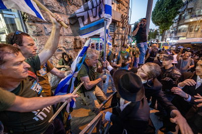 חיפשו תמונות של אלימות. מאה שערים, אתמול