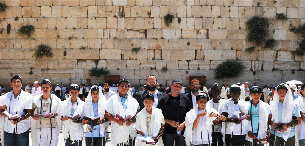 שלומי שבת תרם תפילין