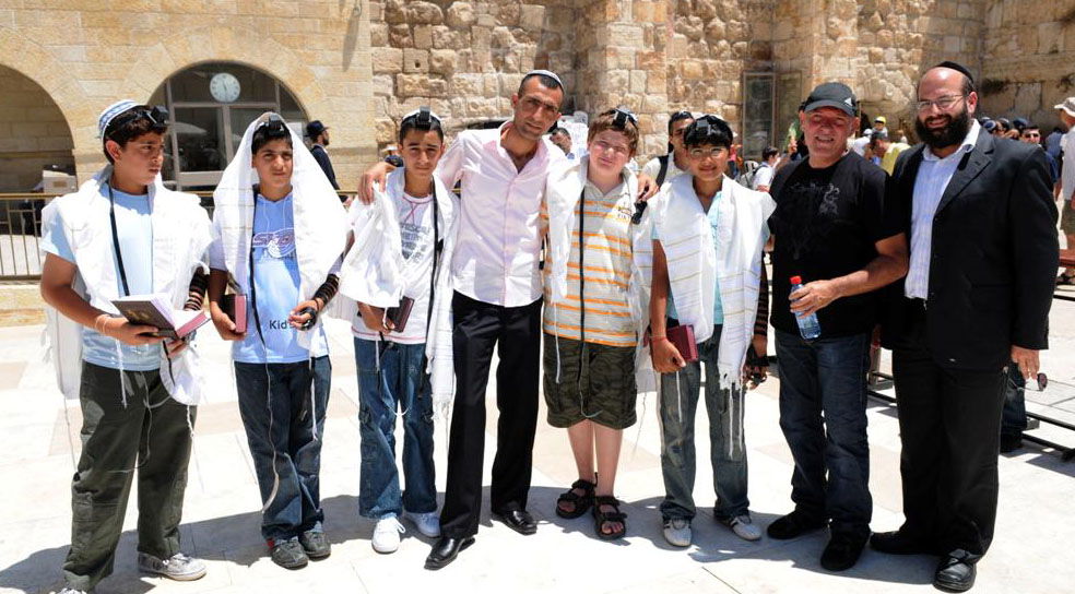 שלומי שבת תרם תפילין