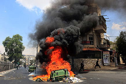 כעת: מהומות בירושלים. שוטר נפצע, עשרות עצורים