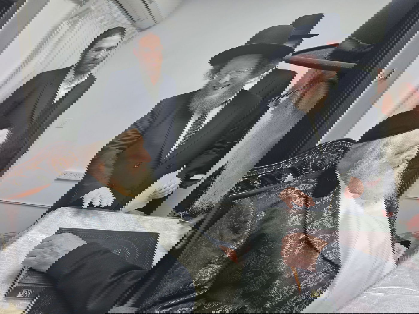 הגר"מ שטרנבוך עם הגרש"ב סורוצקין