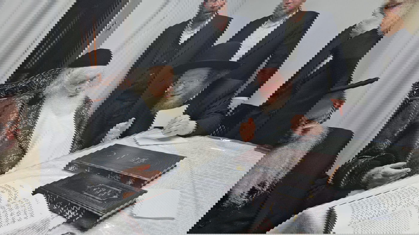 הגר"מ שטרנבוך עם הגרש"ב סורוצקין