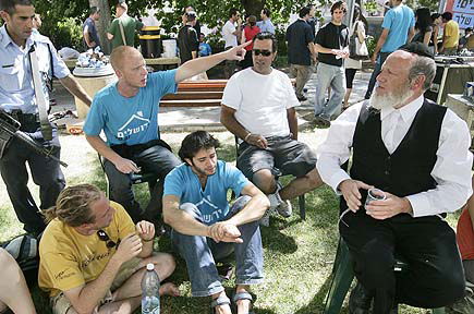 מחאה חילונית בירושלים; עימות בכיכר ספרא