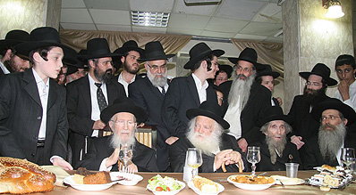 גדולי ישראל לצד נכדם.