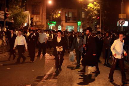 המחאה על מעצר האם מתפשטת; עשרות פצועים