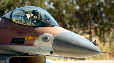 השם ישמור צאתך. מטוס קרב .