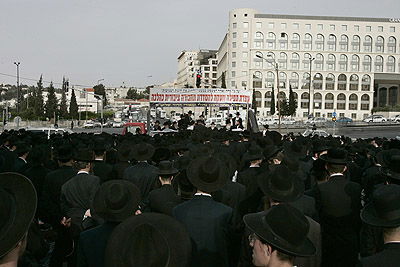 יותר מ-3,000 חרדים הפגינו בירושלים נגד ´אגד´