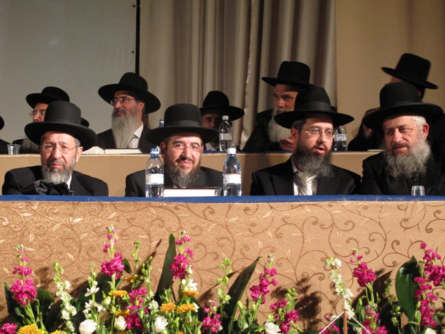 הגר"ע יוסף: "רבי אריאל בונה בתים בכל הארץ"