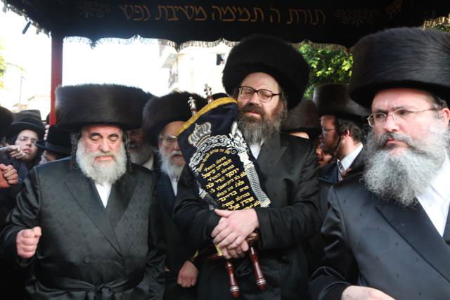 מעמד הכנסת ספר תורה בויזניץ