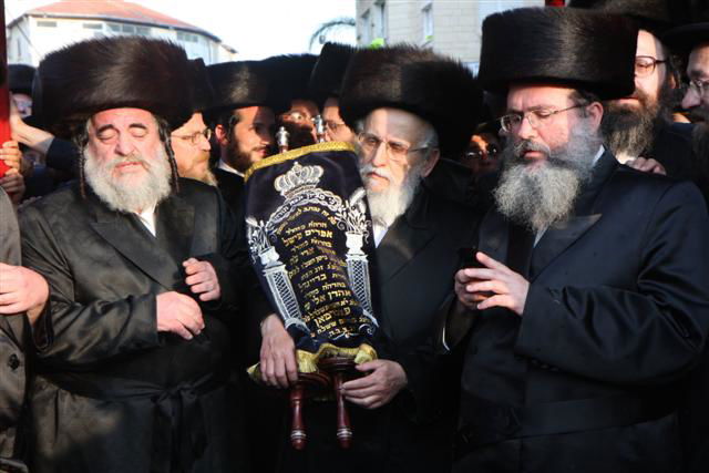 מעמד הכנסת ספר תורה בויזניץ