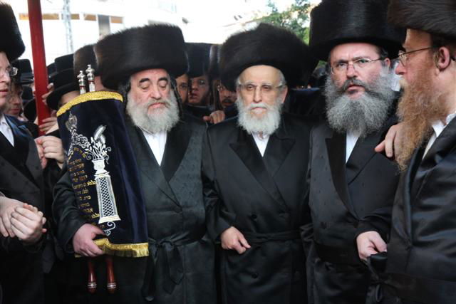 מעמד הכנסת ספר תורה בויזניץ