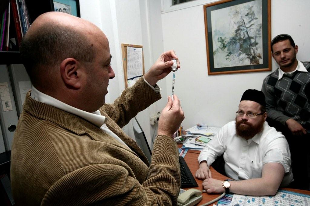 יום בחיי סגן השר ליצמן: מתחסן, מפטר ומתערב