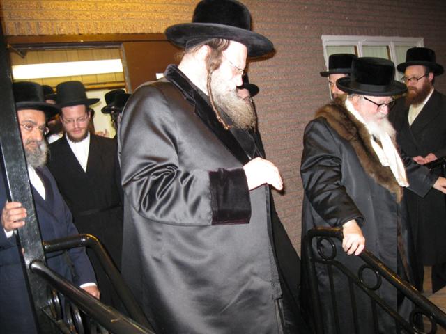 ביציאה מבית האדמו''ר מסקווירא