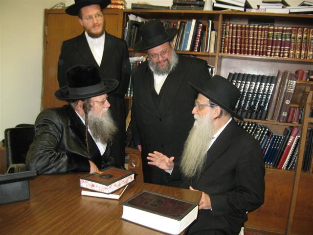 עם הבעל מנגן הר''ר בן ציון שנקר