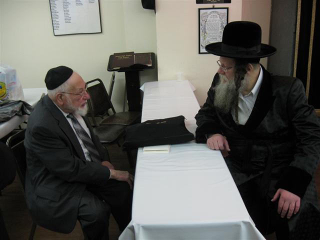 עם הגר''י אולשין מראשי ישיבת לייקווד