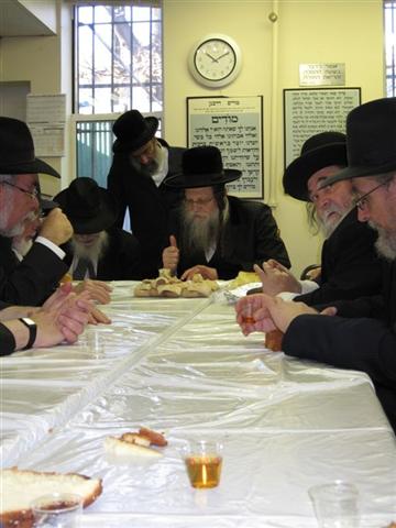 קבלת פנים בבית המדרש מודז'יץ - פלעטבוש