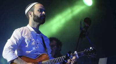 בניון בהופעה