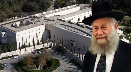 הרב שיינין על רקע בית-המשפט.