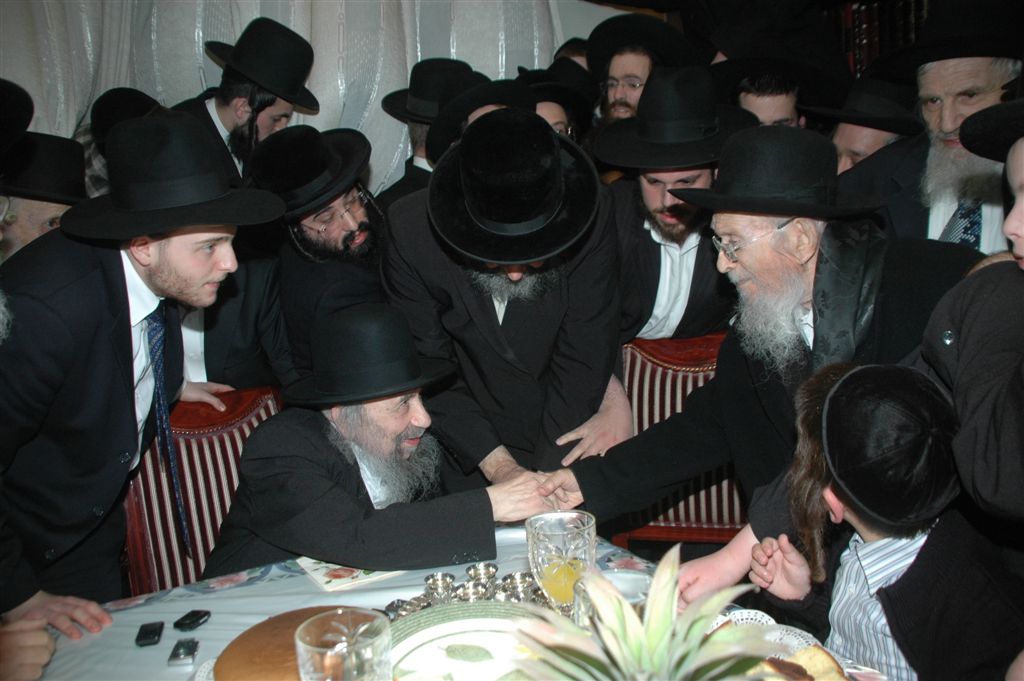 המונים נוהרים לפגוש את זקן ראשי-הישיבות בעולם