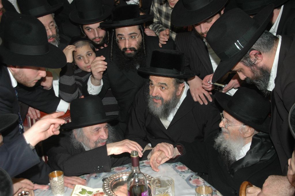 המונים נוהרים לפגוש את זקן ראשי-הישיבות בעולם