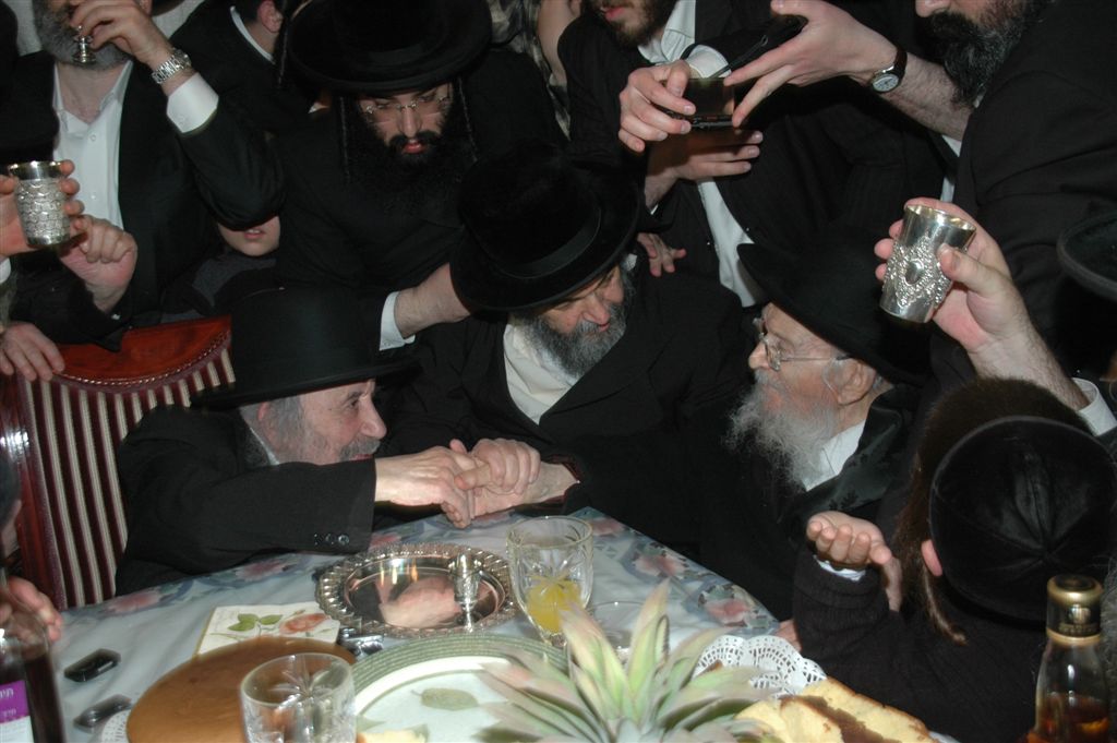 המונים נוהרים לפגוש את זקן ראשי-הישיבות בעולם